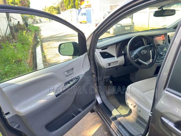 Toyota Sienta 1.5 AWD (6-seater) 2017