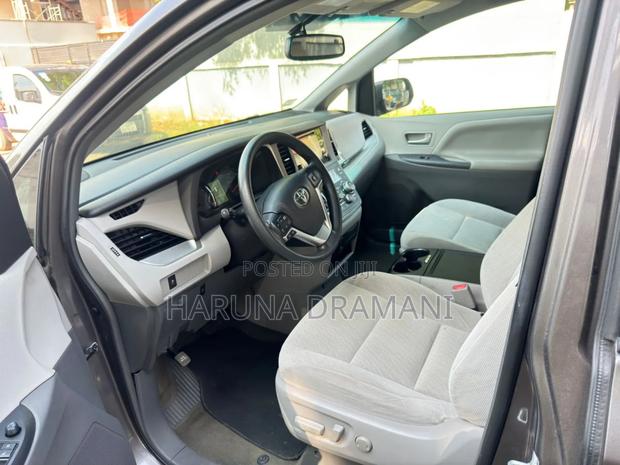 Toyota Sienta 1.5 AWD (6-seater) 2017