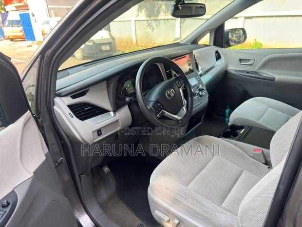 Toyota Sienta 1.5 AWD (6-seater) 2017