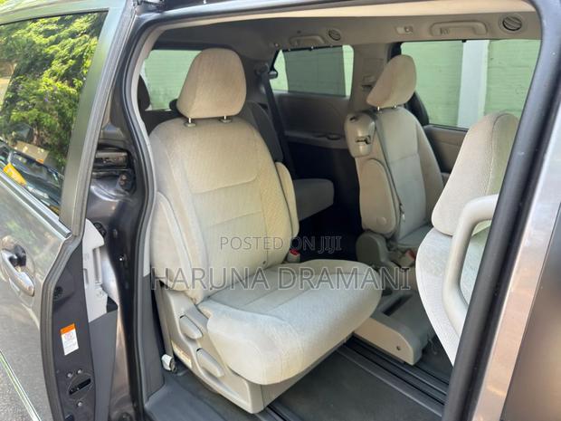 Toyota Sienta 1.5 AWD (6-seater) 2017