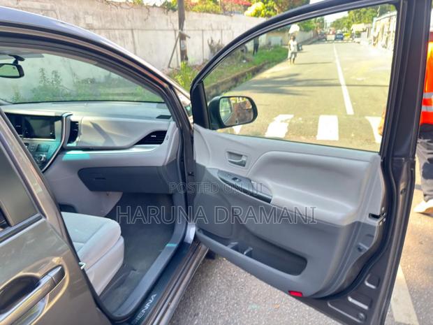 Toyota Sienta 1.5 AWD (6-seater) 2017