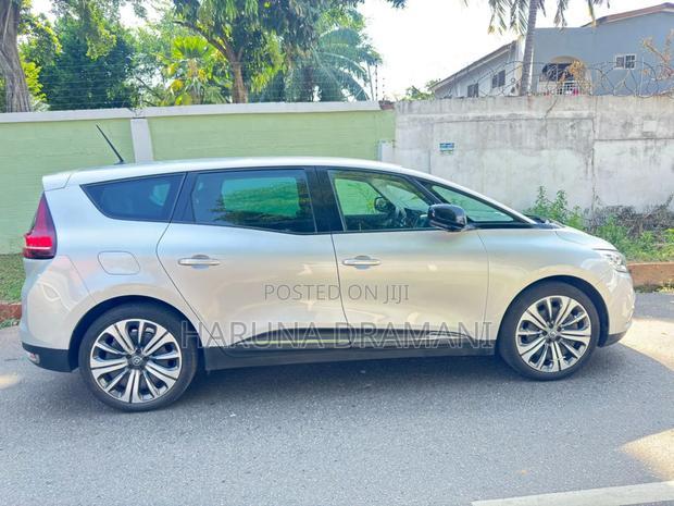Renault Scenic 2023 Silver