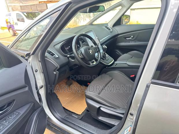 Renault Scenic 2023 Silver