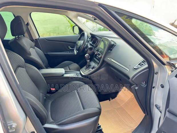 Renault Scenic 2023 Silver