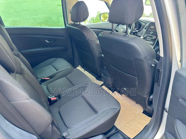 Renault Scenic 2023 Silver