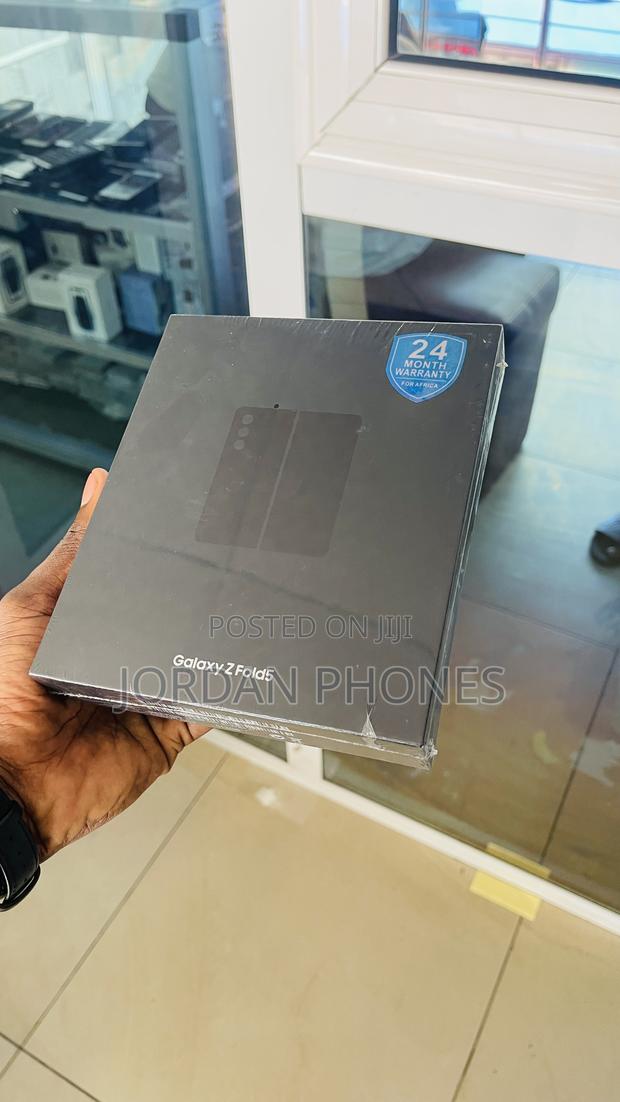 New Samsung Galaxy Z Fold 5 512 GB Black · Photo 2