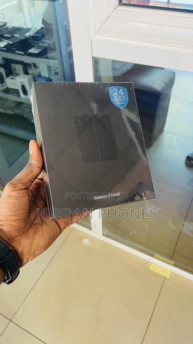 New Samsung Galaxy Z Fold 5 512 GB Black · Photo 3