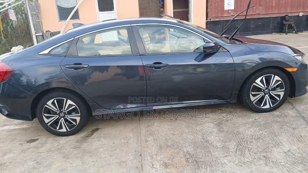 Honda Civic EX Hatchback 2018 Gray