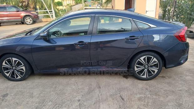Honda Civic EX Hatchback 2018 Gray