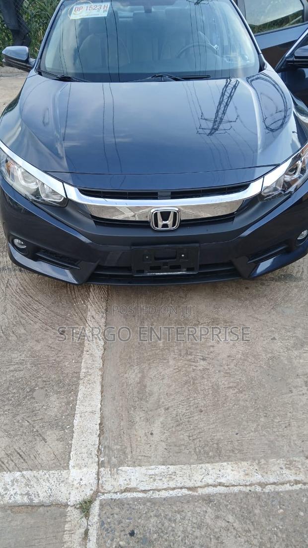 Honda Civic EX Hatchback 2018 Gray