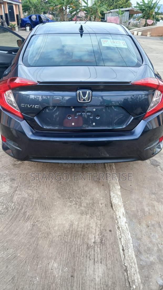 Honda Civic EX Hatchback 2018 Gray