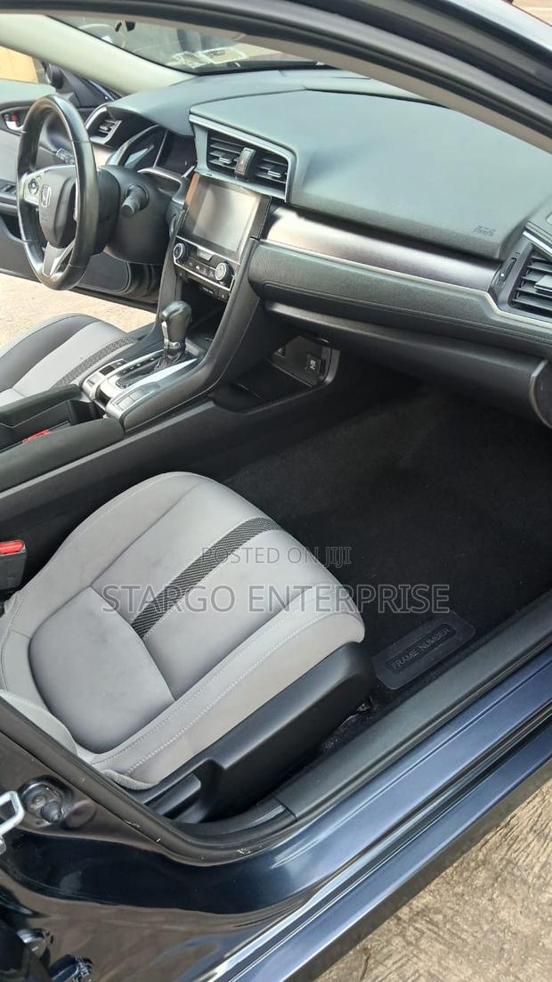 Honda Civic EX Hatchback 2018 Gray