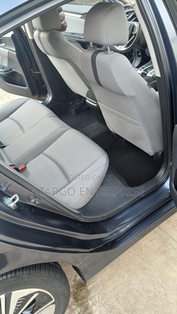 Honda Civic EX Hatchback 2018 Gray