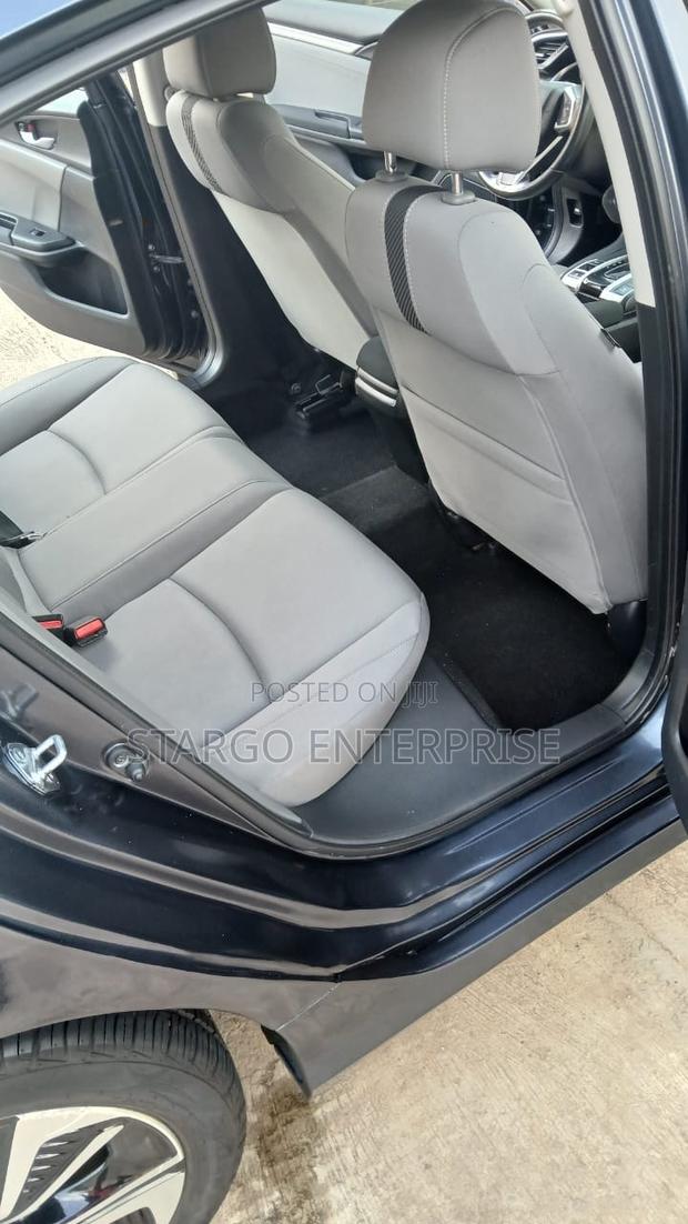 Honda Civic EX Hatchback 2018 Gray