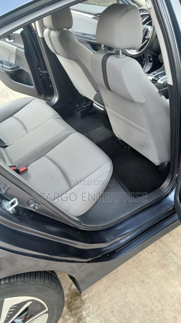 Honda Civic EX Hatchback 2018 Gray