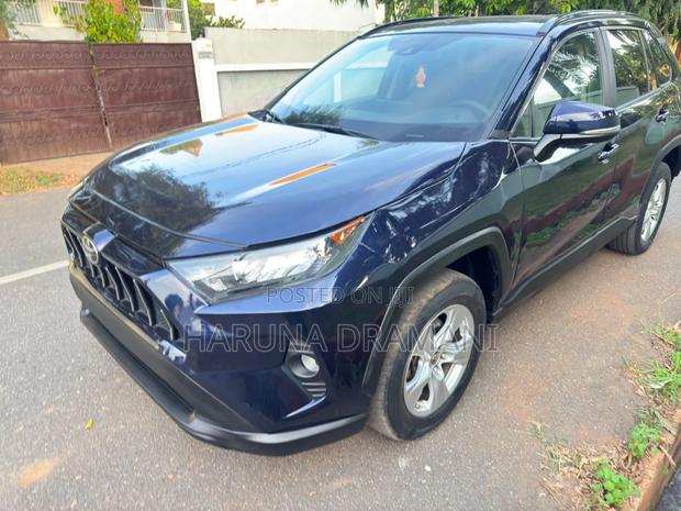 Toyota RAV4 Limited AWD 2019 Blue