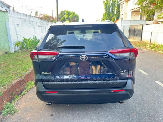 Toyota RAV4 Limited AWD 2019 Blue