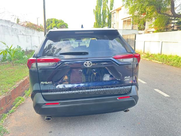 Toyota RAV4 Limited AWD 2019 Blue