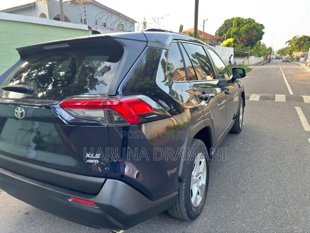 Toyota RAV4 Limited AWD 2019 Blue