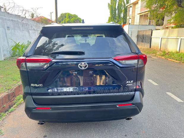 Toyota RAV4 Limited AWD 2019 Blue