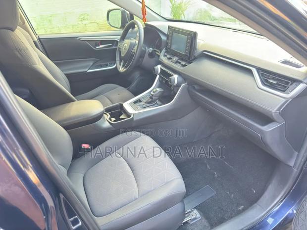 Toyota RAV4 Limited AWD 2019 Blue