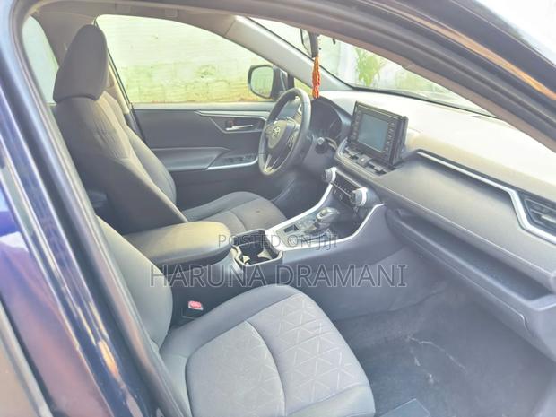 Toyota RAV4 Limited AWD 2019 Blue