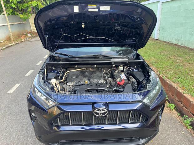 Toyota RAV4 Limited AWD 2019 Blue