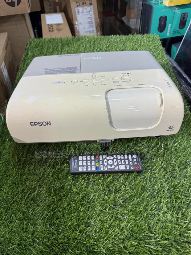 Epson Powerlite S5 Conference Room Projector Lumen 2000