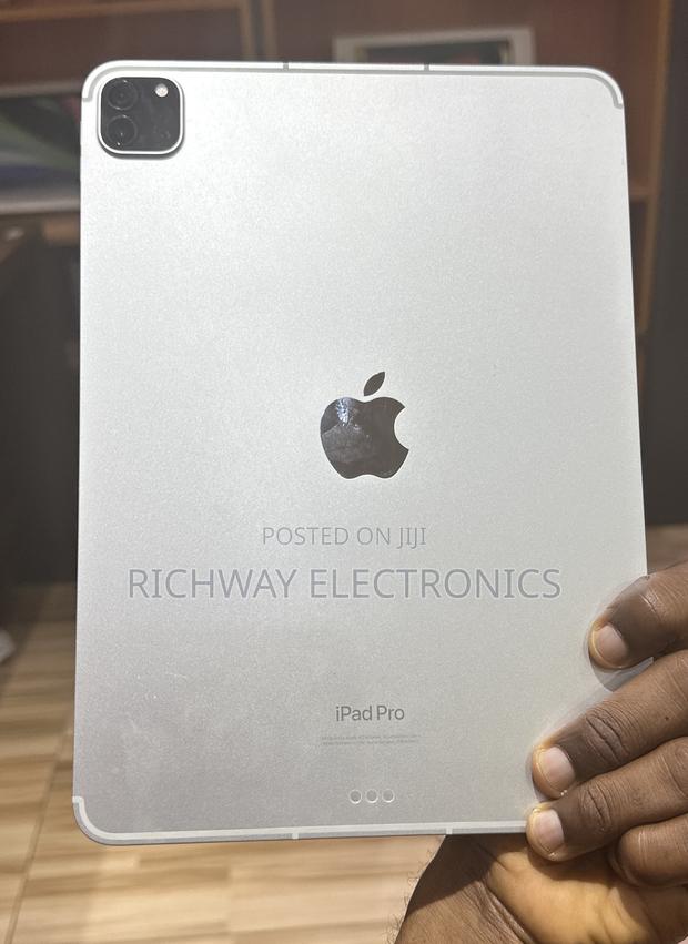Apple iPad Pro 11 (2022) 256 GB Silver photo 2