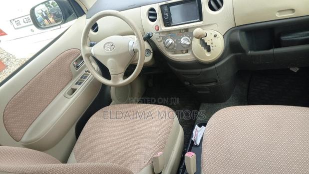 Toyota Sienta 2012 Brown photo 5
