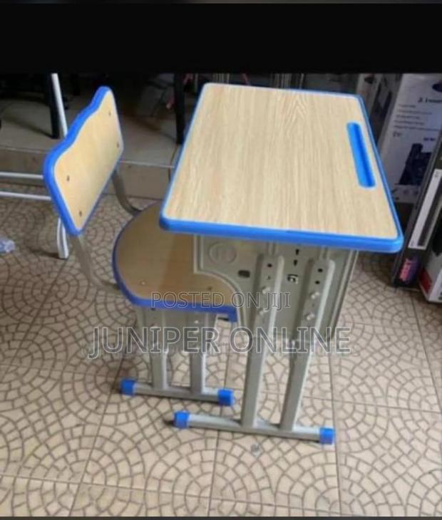 Study Chair and Table Premer
