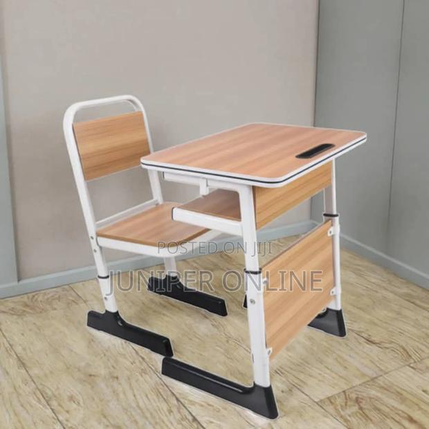 Study Chair and Table Pluni · Photo 1
