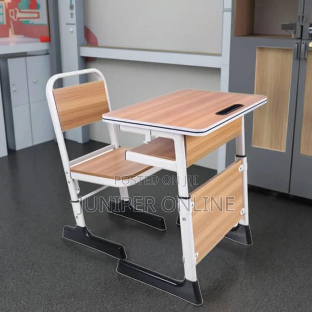 Study Chair and Table Pluni · Photo 2