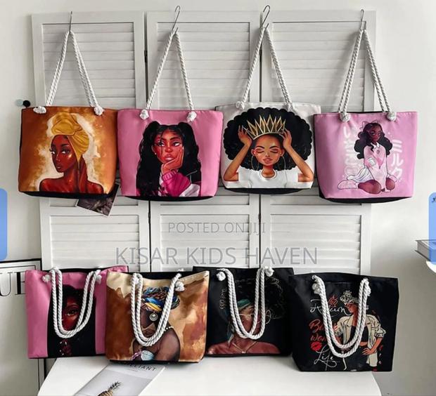Walk With This Cute Tot Bag · Photo 3