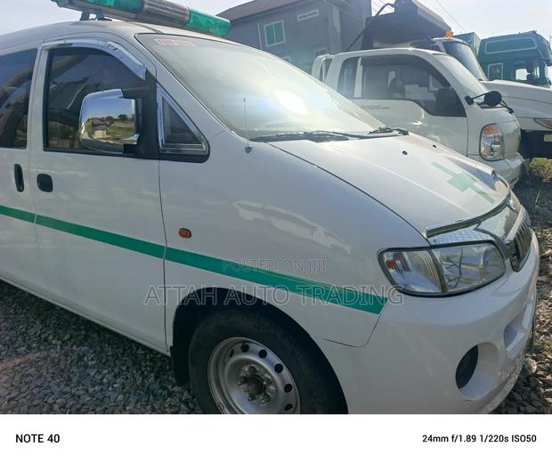 Hyundai H-100 2001 White photo 7