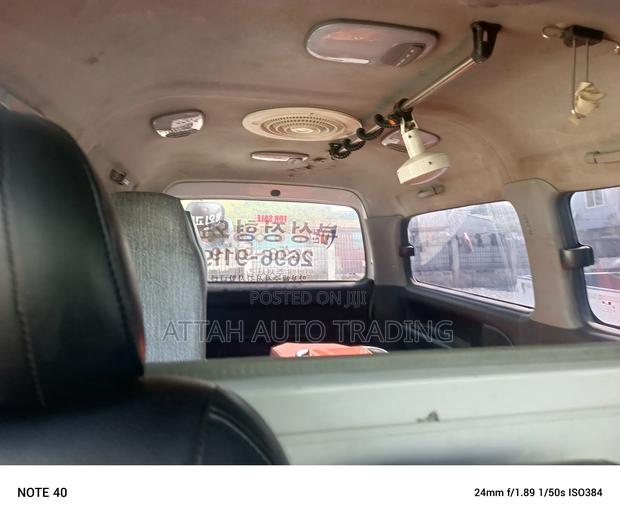 Hyundai H-100 2001 White photo 8