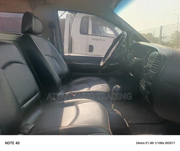 Hyundai H-100 2001 White photo 6