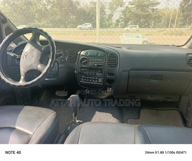 Hyundai H-100 2001 White photo 10