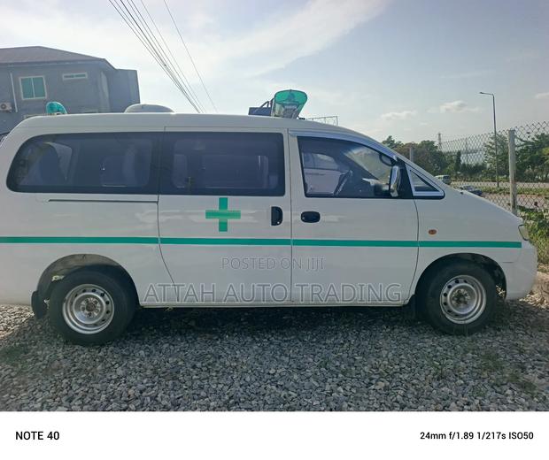 Hyundai H-100 2001 White photo 11