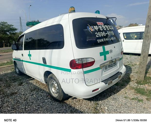 Hyundai H-100 2001 White photo 5