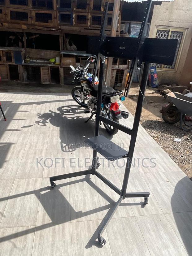 Luxcraft Movable Media Tower 55–100” · Photo 2