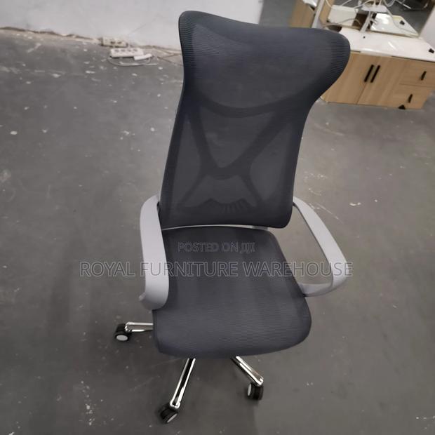 High Back Swivel Office Chair · Photo 4