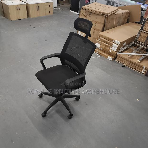 Swivel Head Rest Office Chair · Photo 2
