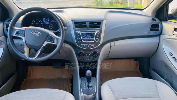 Hyundai Accent SE Sedan 2017 Blue