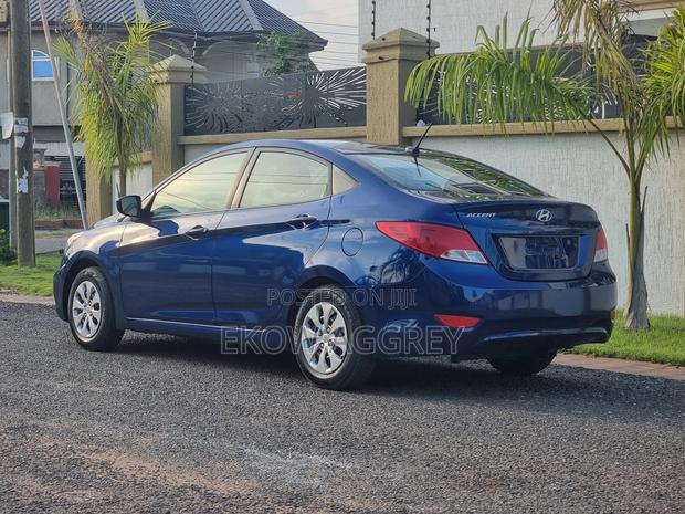 Hyundai Accent SE Sedan 2017 Blue