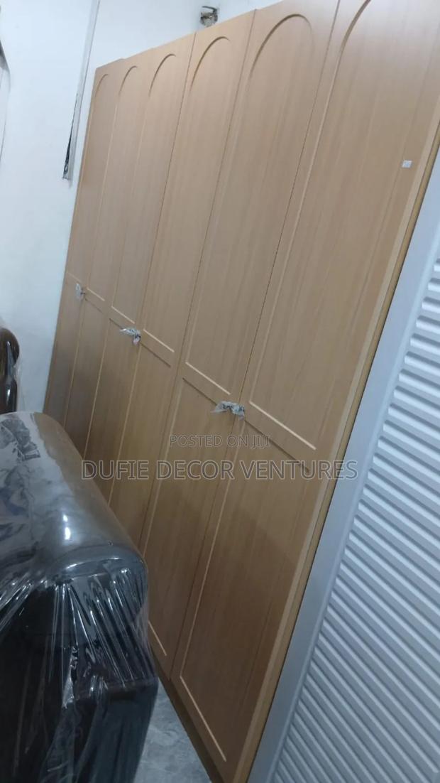 Wooden Wardrobe Available for Sale · Photo 2