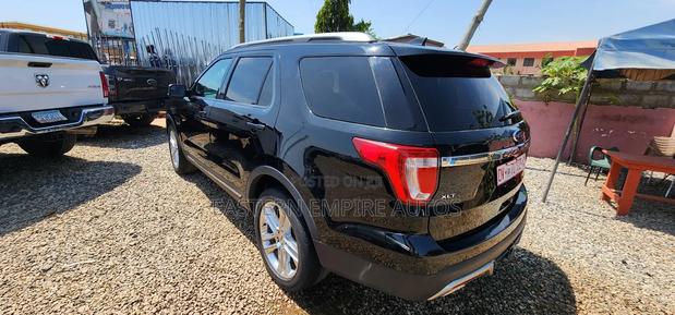 Ford Explorer 4dr SUV AWD (3.5L 6cyl 6A) 2015 Black photo 3