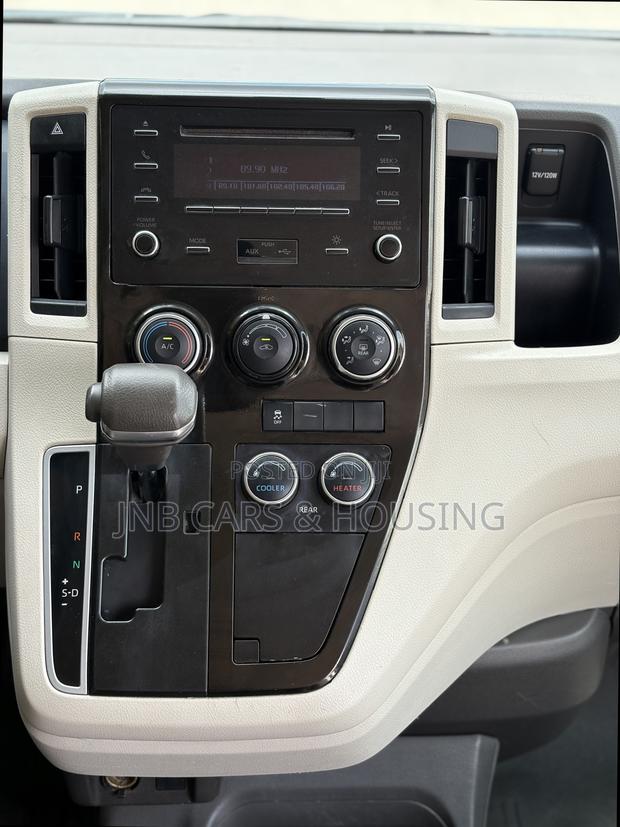 Toyota HiAce 2021 White