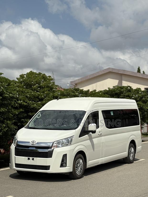 Toyota HiAce 2021 White