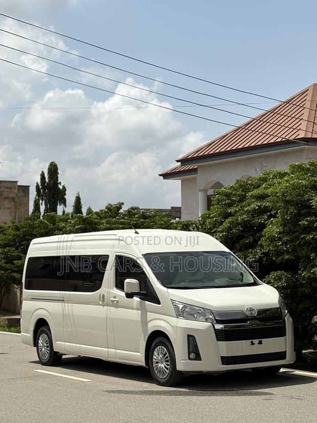 Toyota HiAce 2021 White